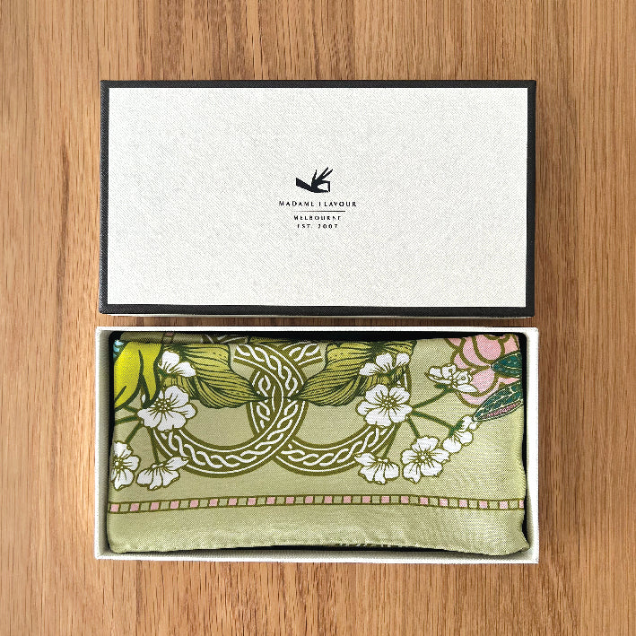 Madame's Green Jasmine & Pear Loose Leaf & Scarf Gift set